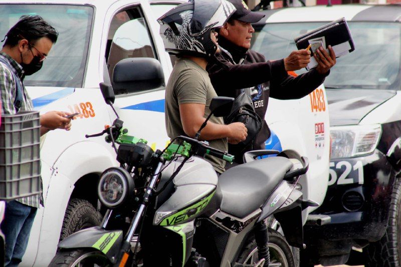 Tránsito en Celaya decomisa 300 motocicletas durante enero por falta de casco 